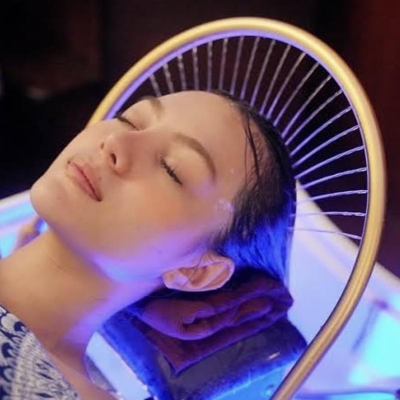 woman getting head spa treatment